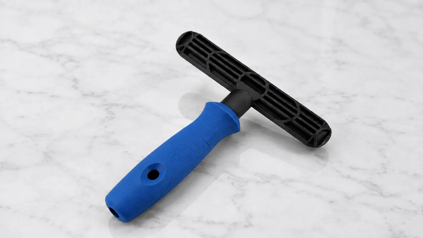 T-bar handle for scrubber sleeves